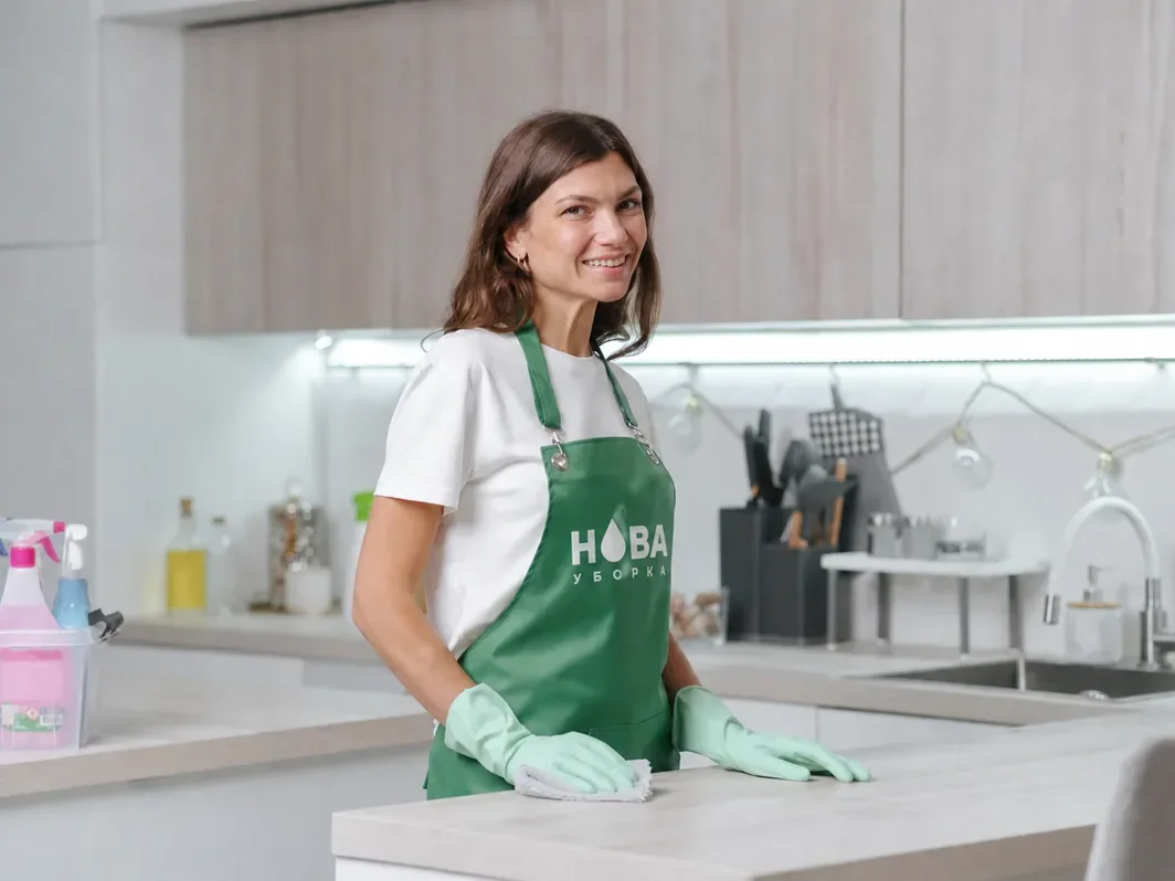 Срочная уборка квартиры в Самаре — клинер НОВА за работой